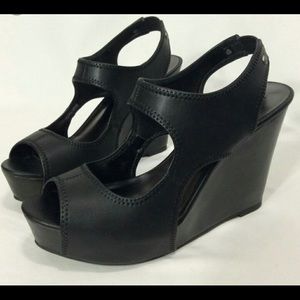 **Never Worn** Simply Vera Black Peep Toe Wedges